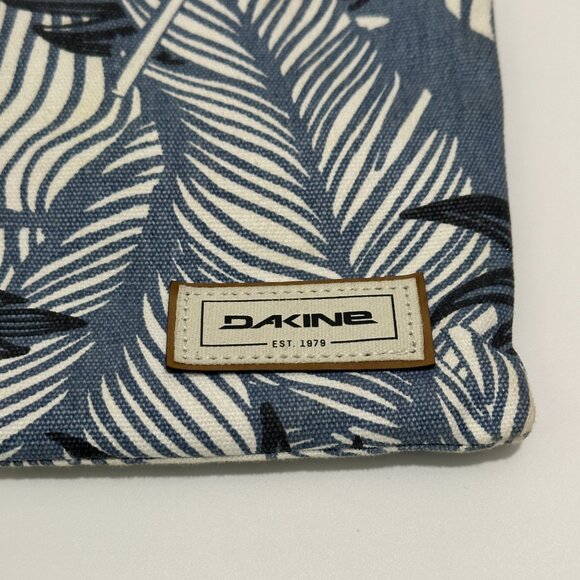 Dakine Jive Crossbody Bag in Breezeway Canvas - GREAT CONDITION - Picture 2 of 6